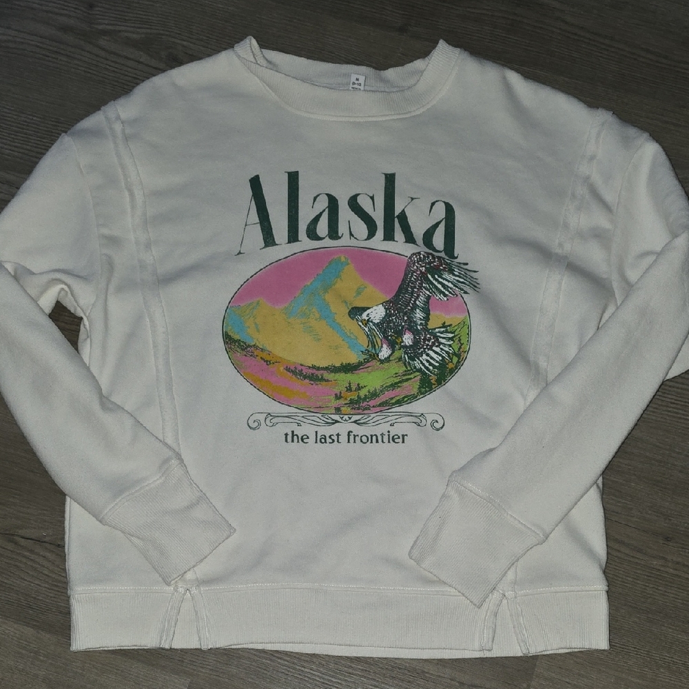 Time and Tru White Alaska Sweatshirt